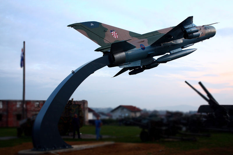 Illustration for article titled The Many Monuments To Russia's Beloved MiG